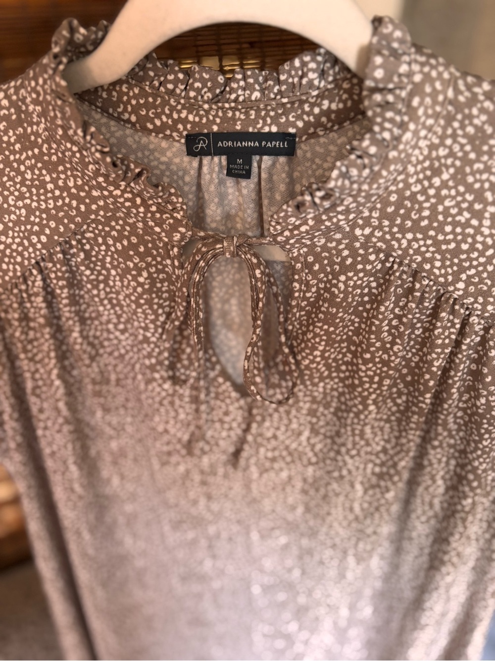 Adrianna Papell Taupe and White Tie-Neck Flutter Sleeve Tunic - Picture 5 of 9